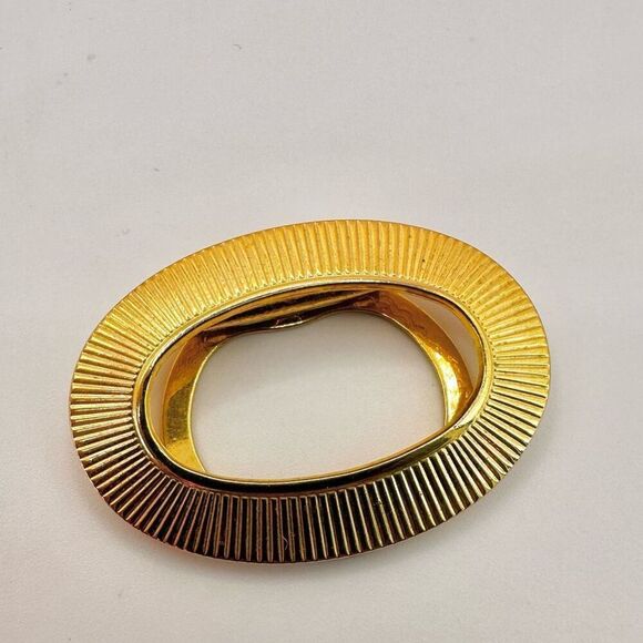 Leiba USA gold tone scarf clip - Picture 1 of 6